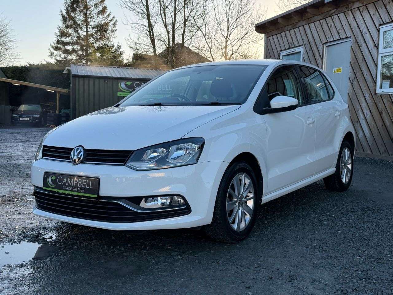 A 2015 VOLKSWAGEN POLO 1.2 TSI BlueMotion Tech SE Hatchback 5dr Petrol Manual Euro 6 (s/s) (90 ps) A 2015 VOLKSWAGEN POLO 1.2 TSI BlueMotion Tech SE Hatchback 5dr Petrol Manual Euro 6 (s/s) (90 ps)