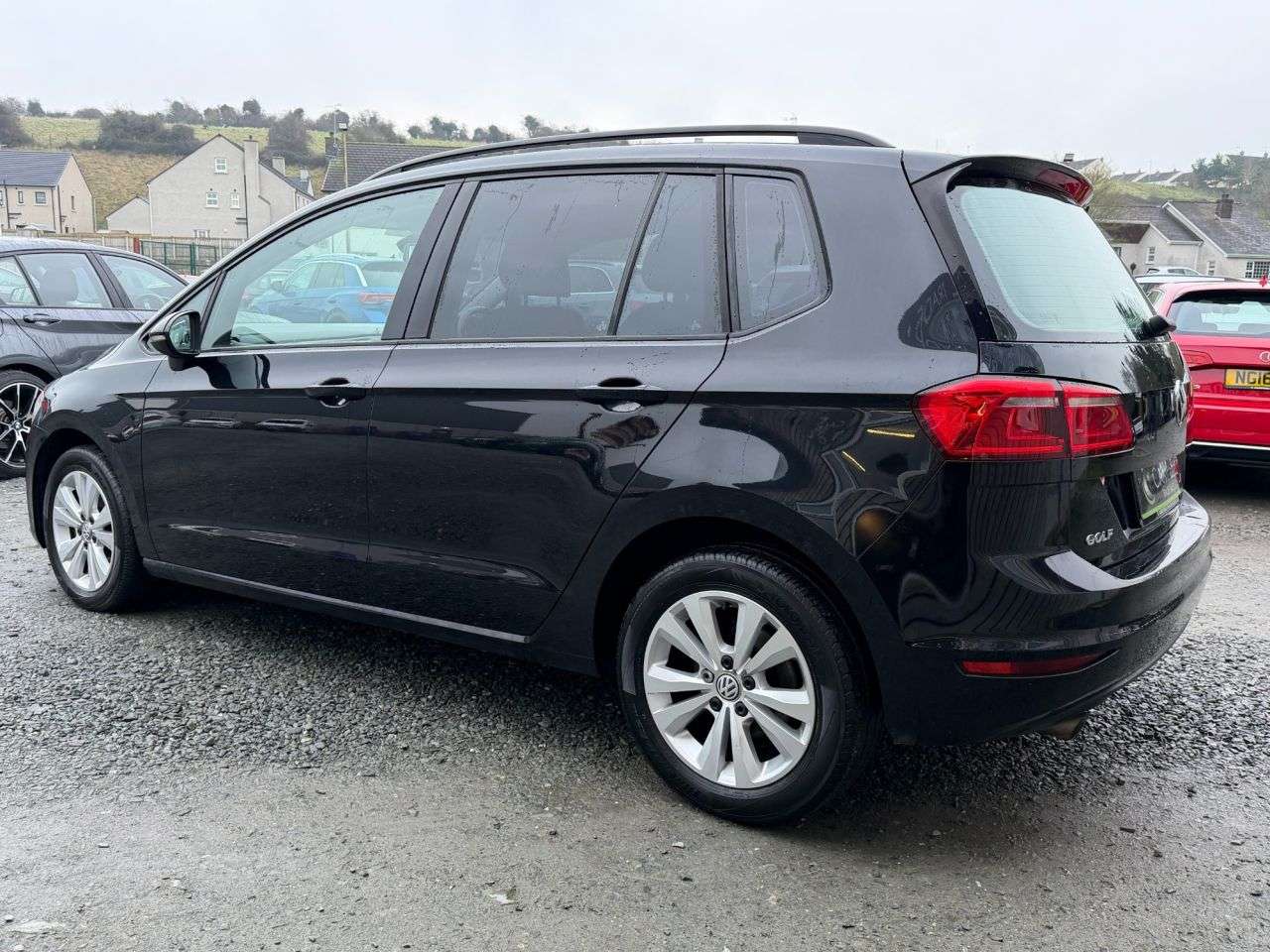 A 2016 VOLKSWAGEN GOLF SV 1.6 TDI BlueMotion Tech SE MPV 5dr Diesel DSG Euro 6 (s/s) (110 ps) A 2016 VOLKSWAGEN GOLF SV 1.6 TDI BlueMotion Tech SE MPV 5dr Diesel DSG Euro 6 (s/s) (110 ps)