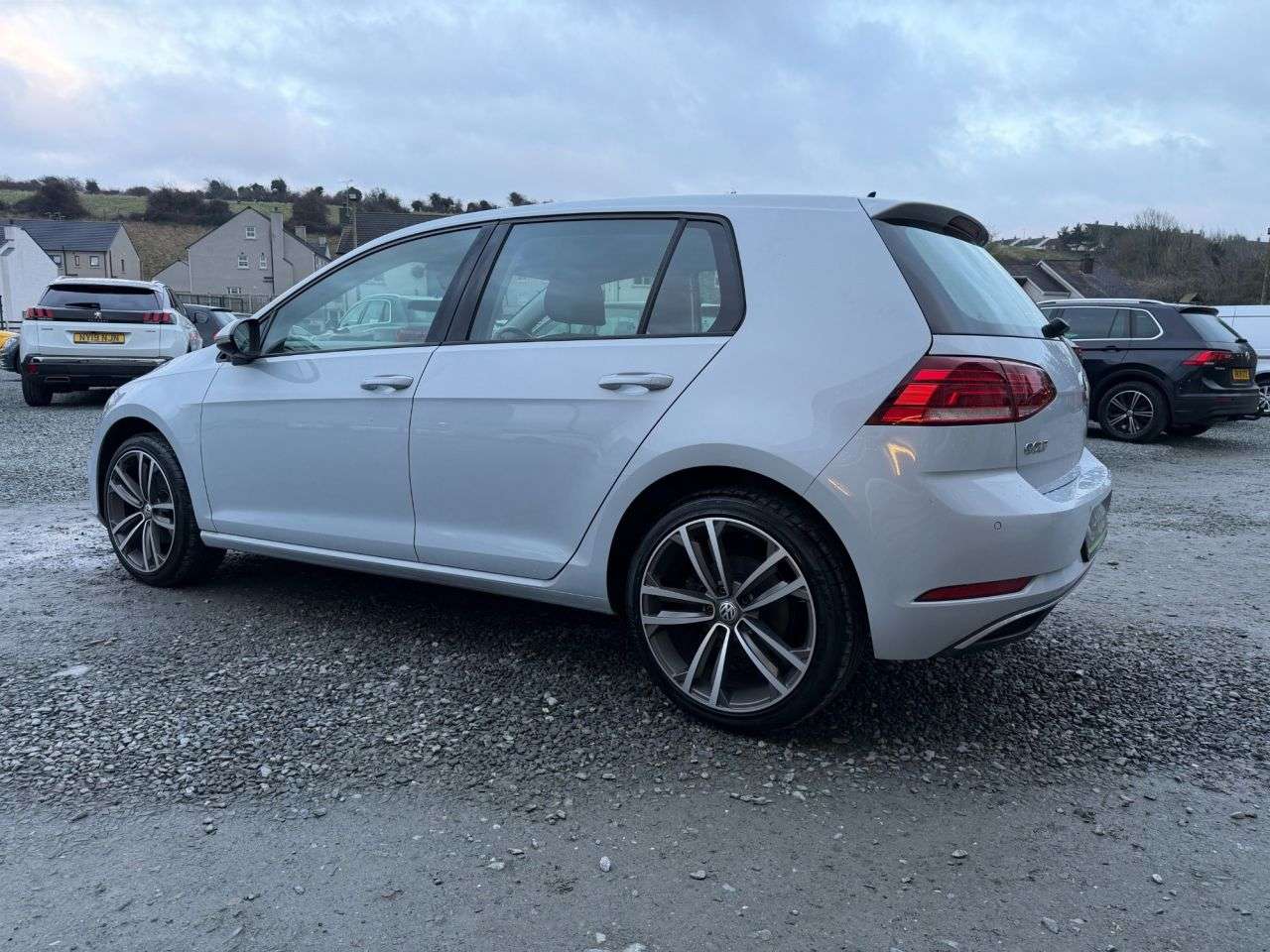 A 2017 VOLKSWAGEN GOLF 1.4 TSI BlueMotion Tech SE Nav Hatchback 5dr Petrol DSG Euro 6 (s/s) (125 p A 2017 VOLKSWAGEN GOLF 1.4 TSI BlueMotion Tech SE Nav Hatchback 5dr Petrol DSG Euro 6 (s/s) (125 p