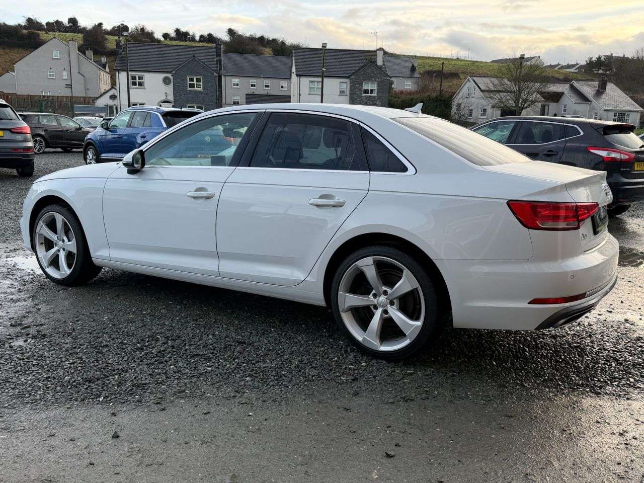 A 2019 AUDI A4 2.0 TDI 40 Sport Saloon 4dr Diesel S Tronic quattro Euro 6 (s/s) (190 ps) A 2019 AUDI A4 2.0 TDI 40 Sport Saloon 4dr Diesel S Tronic quattro Euro 6 (s/s) (190 ps)