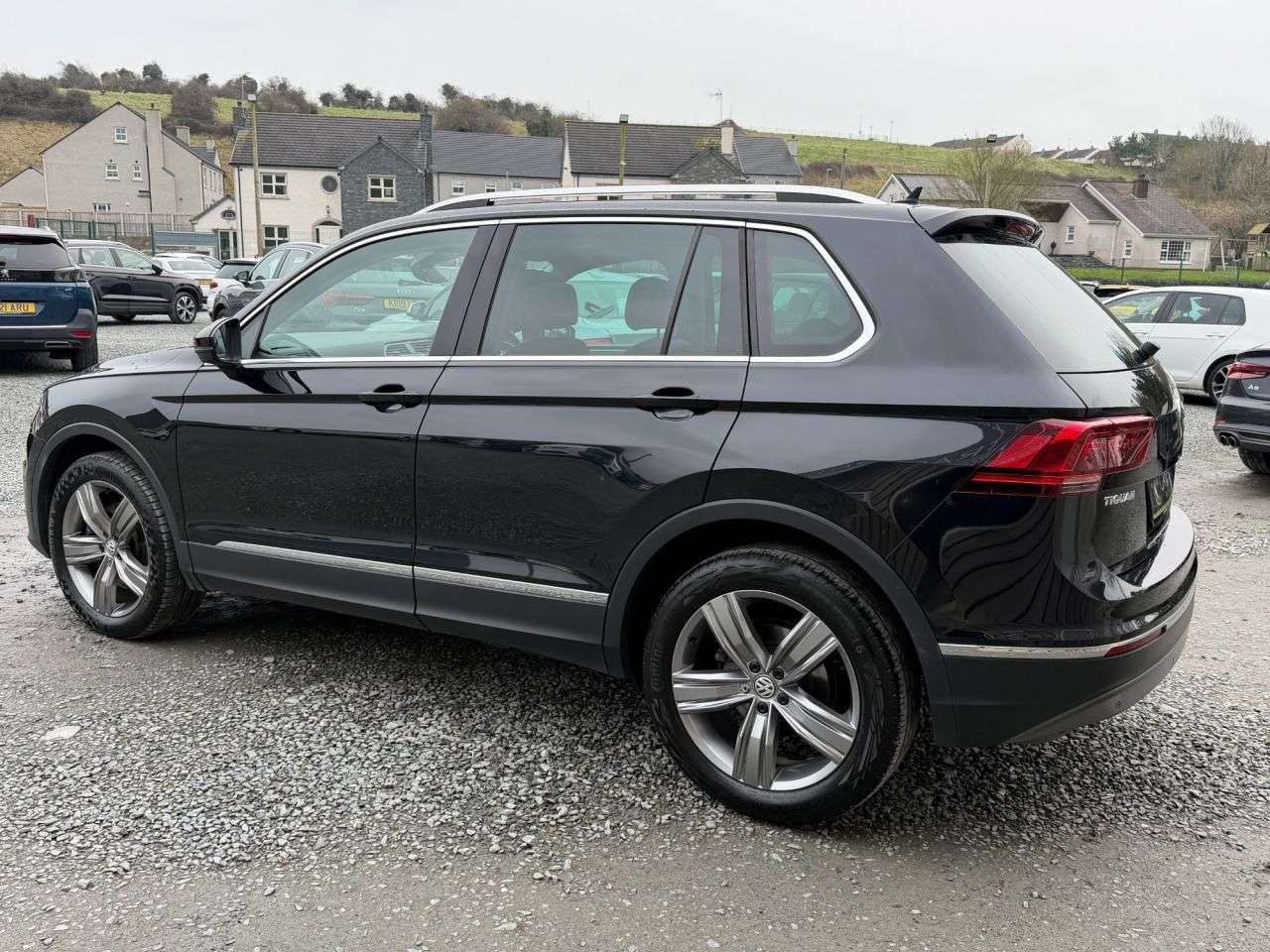 A 2018 VOLKSWAGEN TIGUAN 2.0 TDI SEL SUV 5dr Diesel DSG 4Motion Euro 6 (s/s) (190 ps) A 2018 VOLKSWAGEN TIGUAN 2.0 TDI SEL SUV 5dr Diesel DSG 4Motion Euro 6 (s/s) (190 ps)