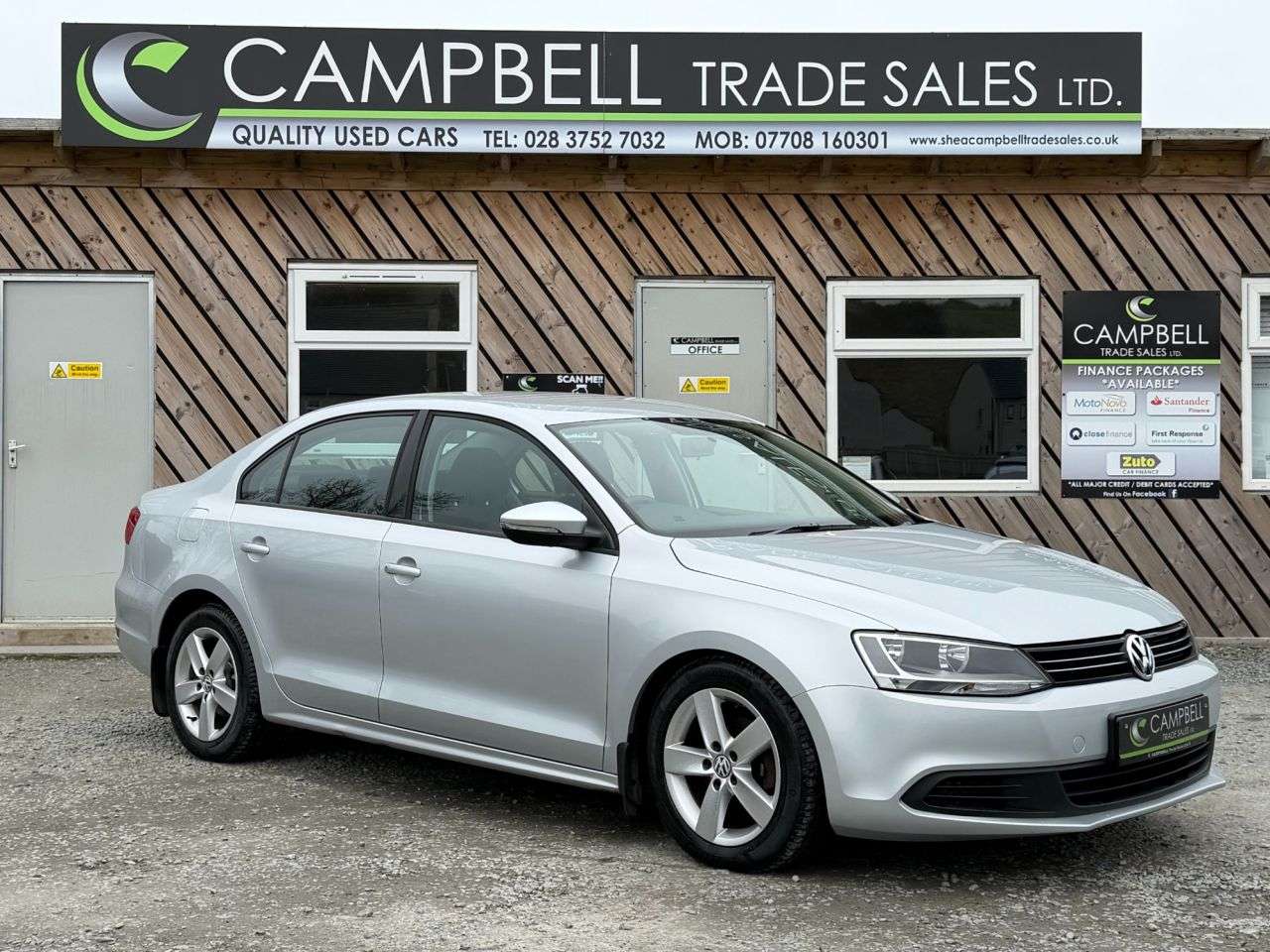 A 2012 VOLKSWAGEN JETTA 1.6 TDI BlueMotion Tech SE Saloon 4dr Diesel DSG Euro 5 (s/s) (105 ps) A 2012 VOLKSWAGEN JETTA 1.6 TDI BlueMotion Tech SE Saloon 4dr Diesel DSG Euro 5 (s/s) (105 ps)