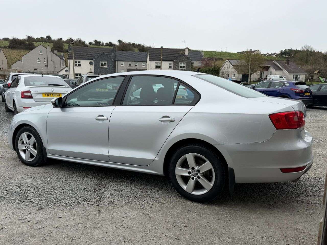 A 2012 VOLKSWAGEN JETTA 1.6 TDI BlueMotion Tech SE Saloon 4dr Diesel DSG Euro 5 (s/s) (105 ps) A 2012 VOLKSWAGEN JETTA 1.6 TDI BlueMotion Tech SE Saloon 4dr Diesel DSG Euro 5 (s/s) (105 ps)