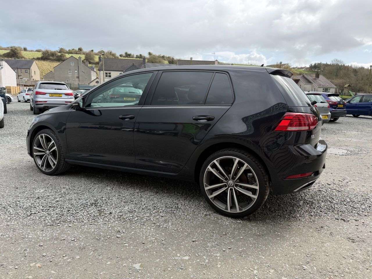 A 2018 VOLKSWAGEN GOLF 1.6 TDI SE Nav Hatchback 5dr Diesel DSG Euro 6 (s/s) (115 ps) A 2018 VOLKSWAGEN GOLF 1.6 TDI SE Nav Hatchback 5dr Diesel DSG Euro 6 (s/s) (115 ps)