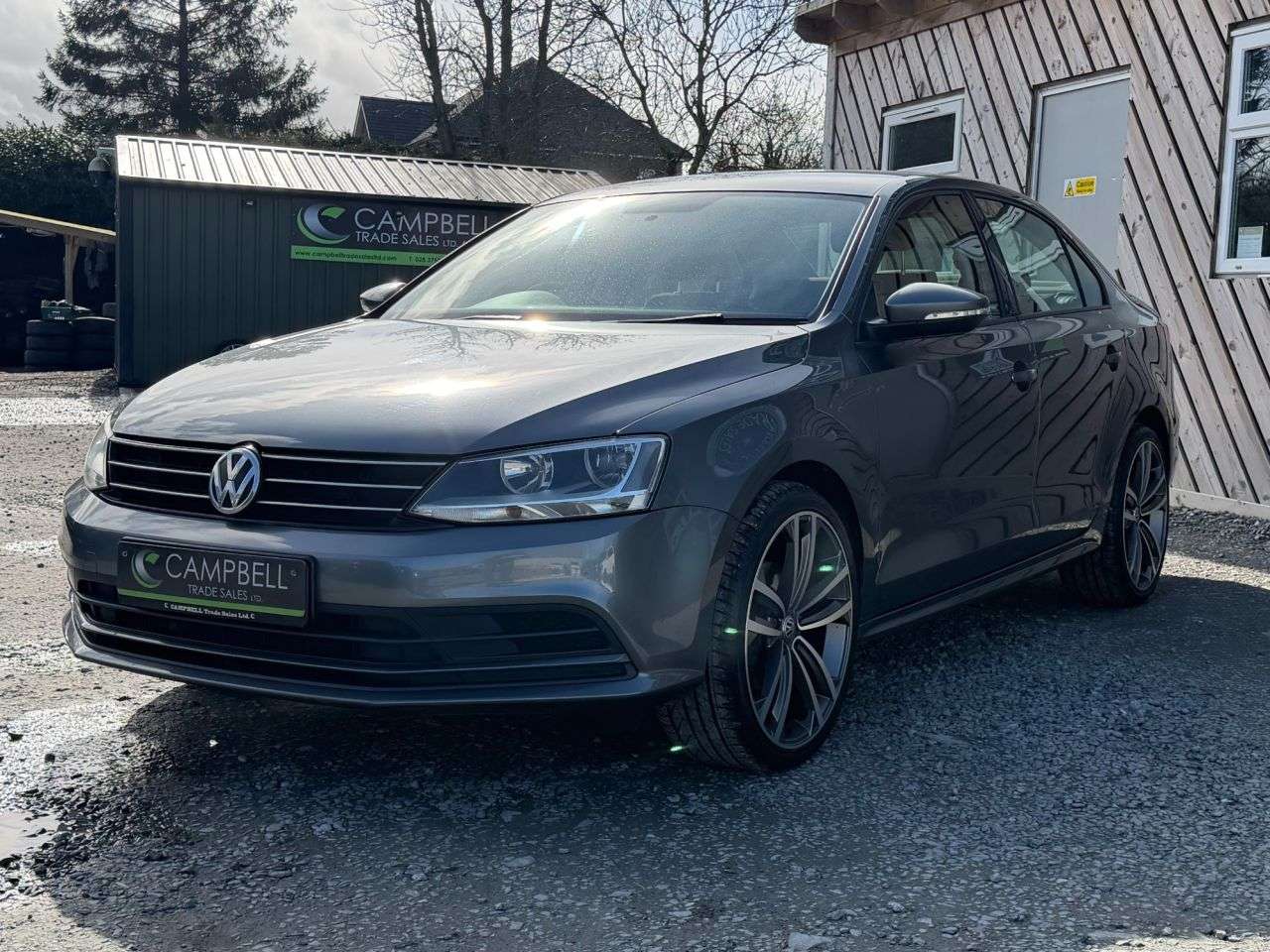A 2015 VOLKSWAGEN JETTA 2.0 TDI BlueMotion Tech SE Saloon 4dr Diesel Manual Euro 6 (s/s) (150 ps) A 2015 VOLKSWAGEN JETTA 2.0 TDI BlueMotion Tech SE Saloon 4dr Diesel Manual Euro 6 (s/s) (150 ps)
