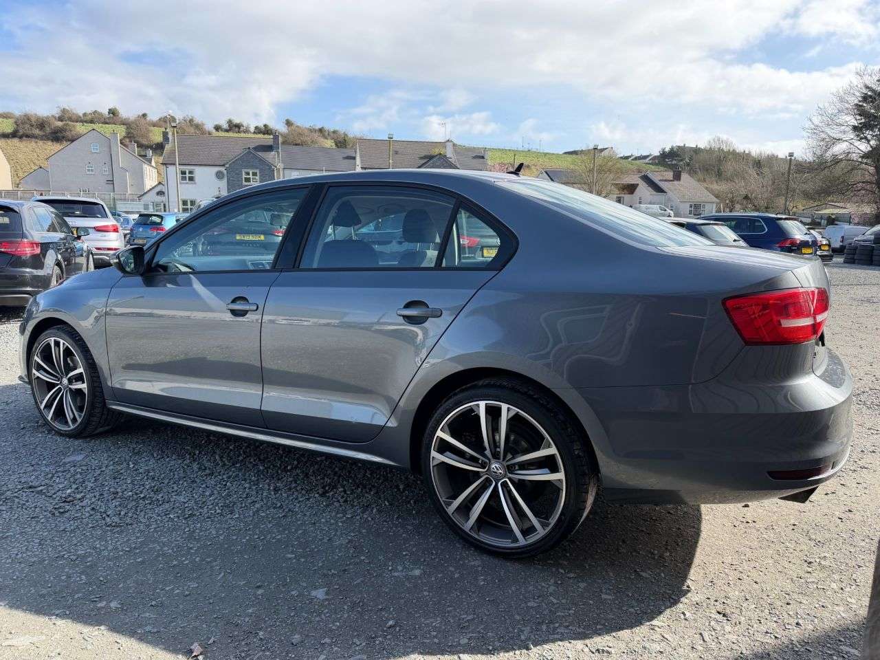 A 2015 VOLKSWAGEN JETTA 2.0 TDI BlueMotion Tech SE Saloon 4dr Diesel Manual Euro 6 (s/s) (150 ps) A 2015 VOLKSWAGEN JETTA 2.0 TDI BlueMotion Tech SE Saloon 4dr Diesel Manual Euro 6 (s/s) (150 ps)