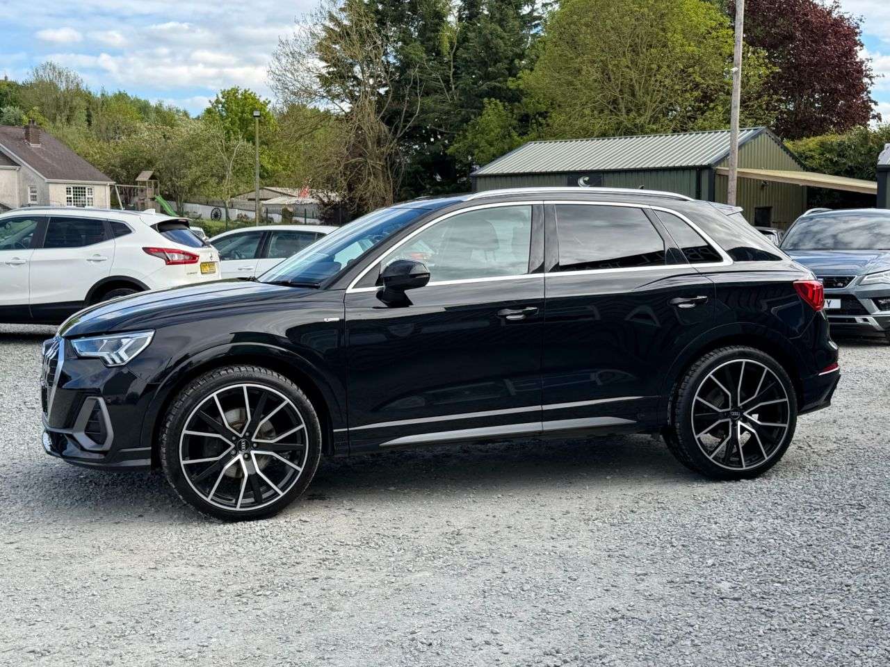 A 2019 AUDI Q3 2.0 TDI 40 S line SUV 5dr Diesel S Tronic quattro Euro 6 (s/s) (190 ps) A 2019 AUDI Q3 2.0 TDI 40 S line SUV 5dr Diesel S Tronic quattro Euro 6 (s/s) (190 ps)