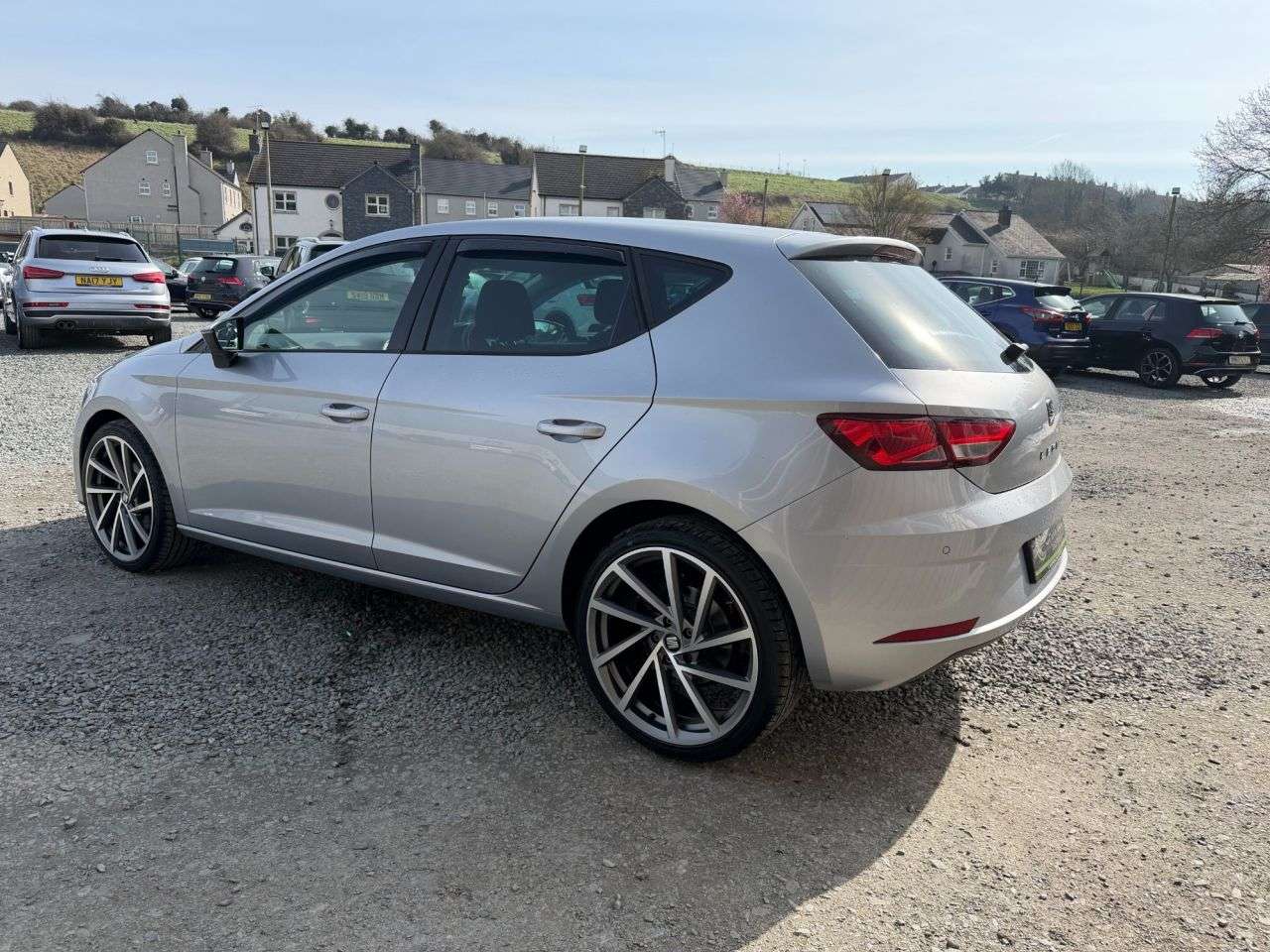 A 2018 SEAT LEON 1.6 TDI SE Dynamic Technology Hatchback 5dr Diesel Manual Euro 6 (s/s) (115 A 2018 SEAT LEON 1.6 TDI SE Dynamic Technology Hatchback 5dr Diesel Manual Euro 6 (s/s) (115