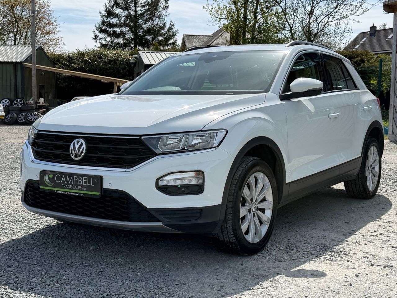 A 2018 VOLKSWAGEN T-ROC 1.6 TDI SE SUV 5dr Diesel Manual Euro 6 (s/s) (115 ps) A 2018 VOLKSWAGEN T-ROC 1.6 TDI SE SUV 5dr Diesel Manual Euro 6 (s/s) (115 ps)