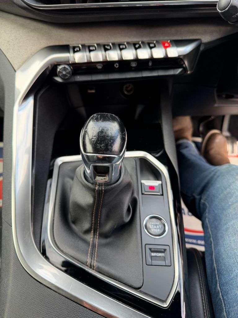 2021 PEUGEOT 5008 2021 PEUGEOT 5008