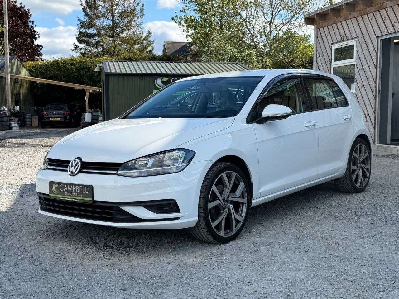 A 2020 VOLKSWAGEN GOLF 1.6 TDI S Hatchback 5dr Diesel Manual Euro 6 (s/s) (115 ps) A 2020 VOLKSWAGEN GOLF 1.6 TDI S Hatchback 5dr Diesel Manual Euro 6 (s/s) (115 ps)