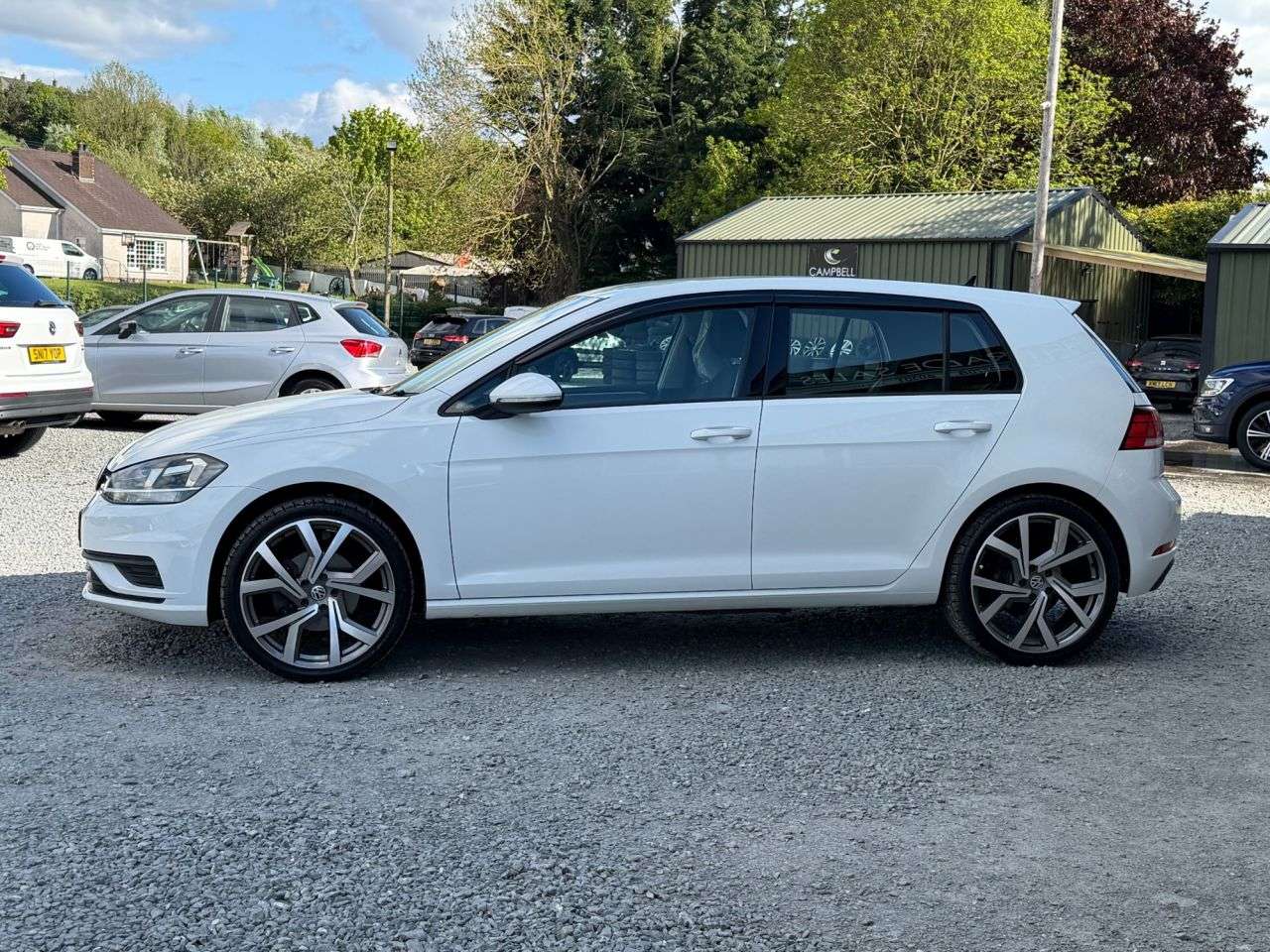 A 2020 VOLKSWAGEN GOLF 1.6 TDI S Hatchback 5dr Diesel Manual Euro 6 (s/s) (115 ps) A 2020 VOLKSWAGEN GOLF 1.6 TDI S Hatchback 5dr Diesel Manual Euro 6 (s/s) (115 ps)