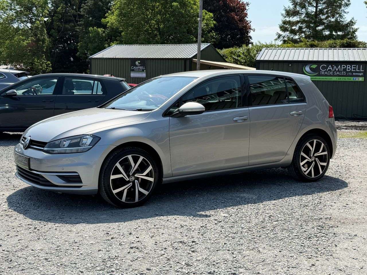 A 2019 VOLKSWAGEN GOLF 1.6 TDI SE Nav Hatchback 5dr Diesel Manual Euro 6 (s/s) (115 ps) A 2019 VOLKSWAGEN GOLF 1.6 TDI SE Nav Hatchback 5dr Diesel Manual Euro 6 (s/s) (115 ps)