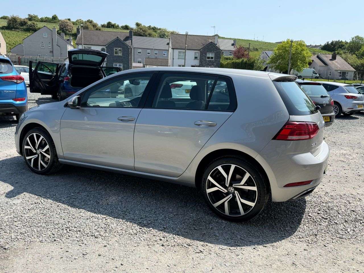 A 2019 VOLKSWAGEN GOLF 1.6 TDI SE Nav Hatchback 5dr Diesel Manual Euro 6 (s/s) (115 ps) A 2019 VOLKSWAGEN GOLF 1.6 TDI SE Nav Hatchback 5dr Diesel Manual Euro 6 (s/s) (115 ps)