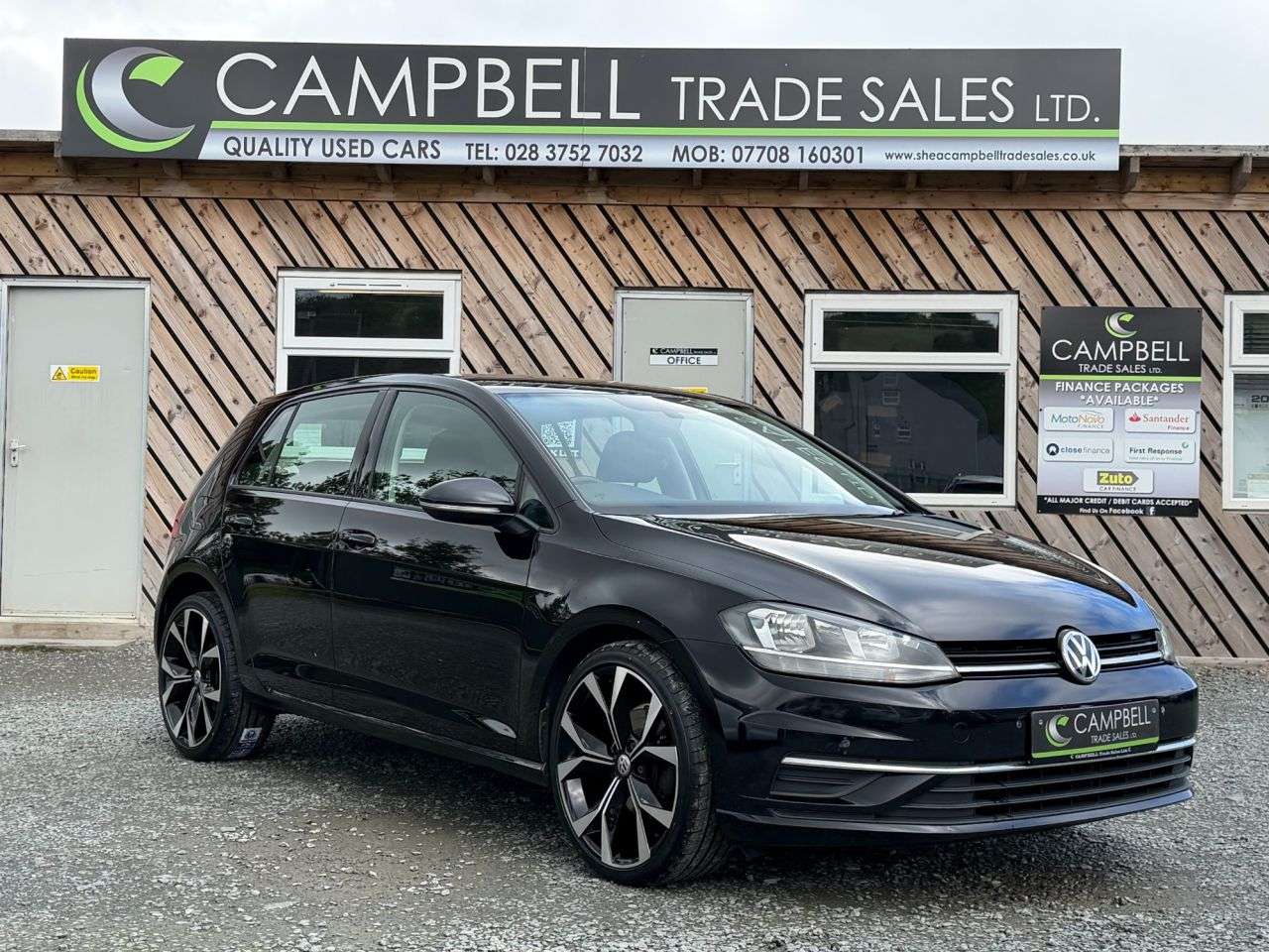 A 2017 VOLKSWAGEN GOLF 1.6 TDI BlueMotion Tech SE Nav Hatchback 5dr Diesel Manual Euro 6 (s/s) (11 A 2017 VOLKSWAGEN GOLF 1.6 TDI BlueMotion Tech SE Nav Hatchback 5dr Diesel Manual Euro 6 (s/s) (11