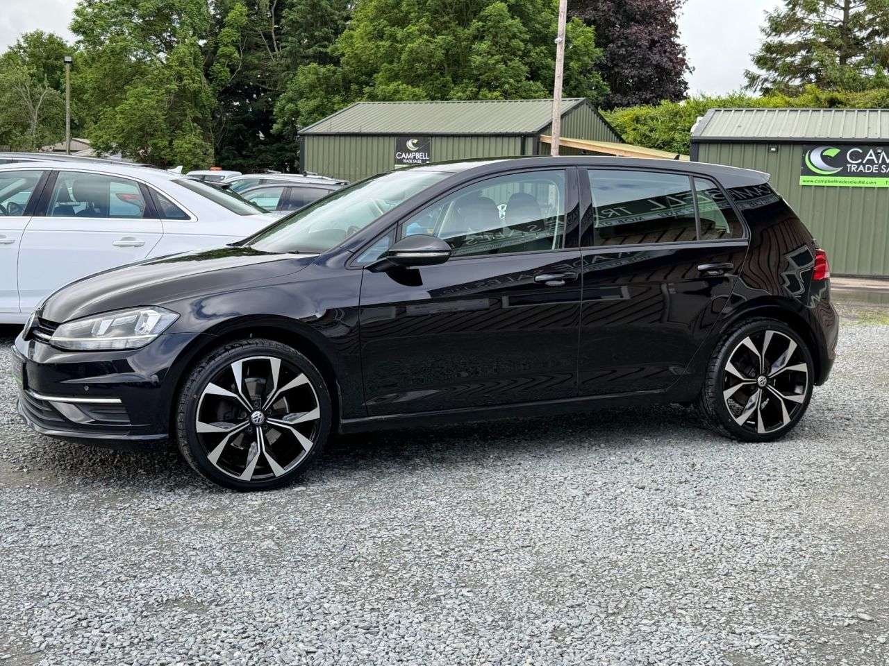 A 2017 VOLKSWAGEN GOLF 1.6 TDI BlueMotion Tech SE Nav Hatchback 5dr Diesel Manual Euro 6 (s/s) (11 A 2017 VOLKSWAGEN GOLF 1.6 TDI BlueMotion Tech SE Nav Hatchback 5dr Diesel Manual Euro 6 (s/s) (11