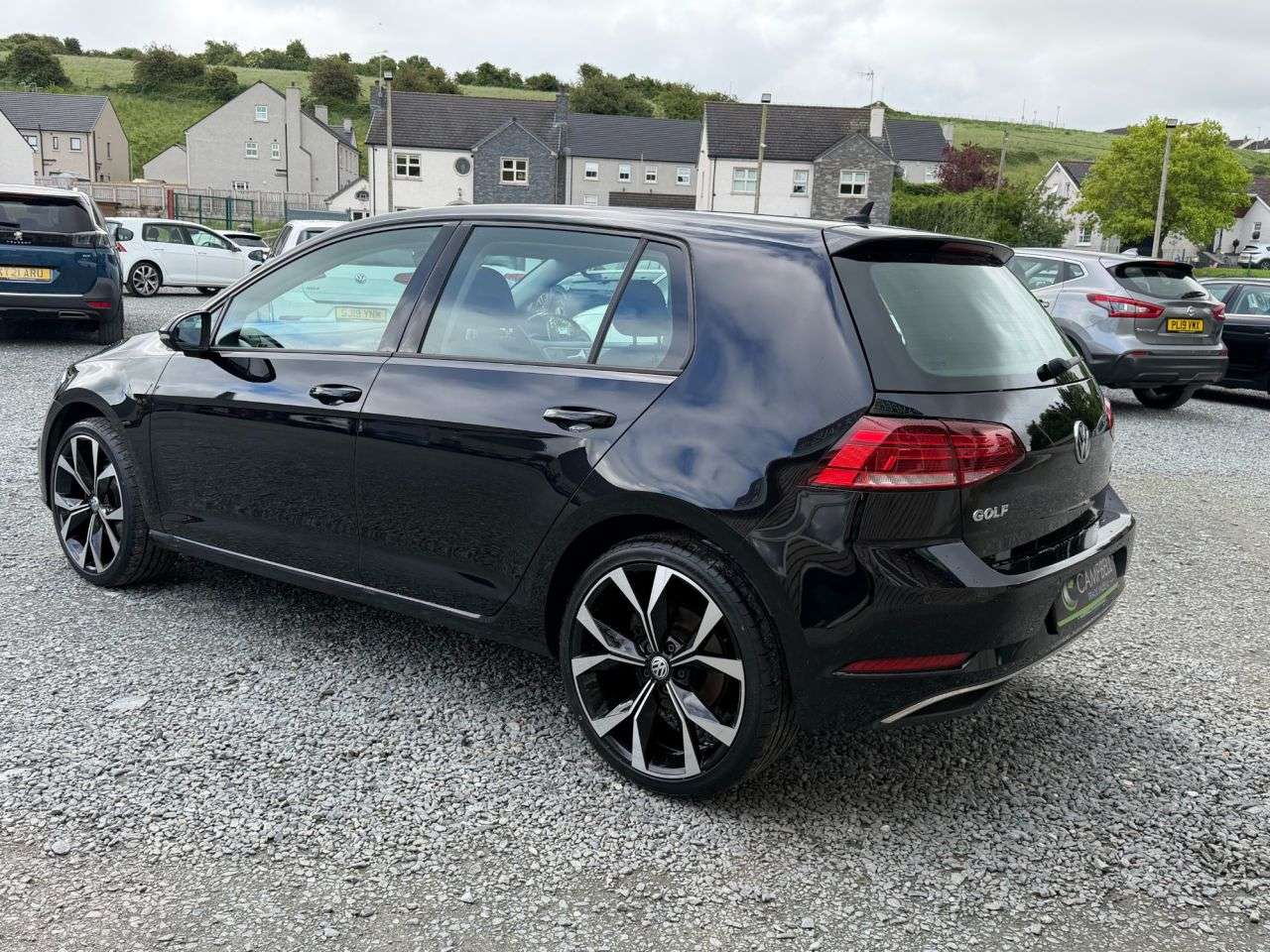 A 2017 VOLKSWAGEN GOLF 1.6 TDI BlueMotion Tech SE Nav Hatchback 5dr Diesel Manual Euro 6 (s/s) (11 A 2017 VOLKSWAGEN GOLF 1.6 TDI BlueMotion Tech SE Nav Hatchback 5dr Diesel Manual Euro 6 (s/s) (11