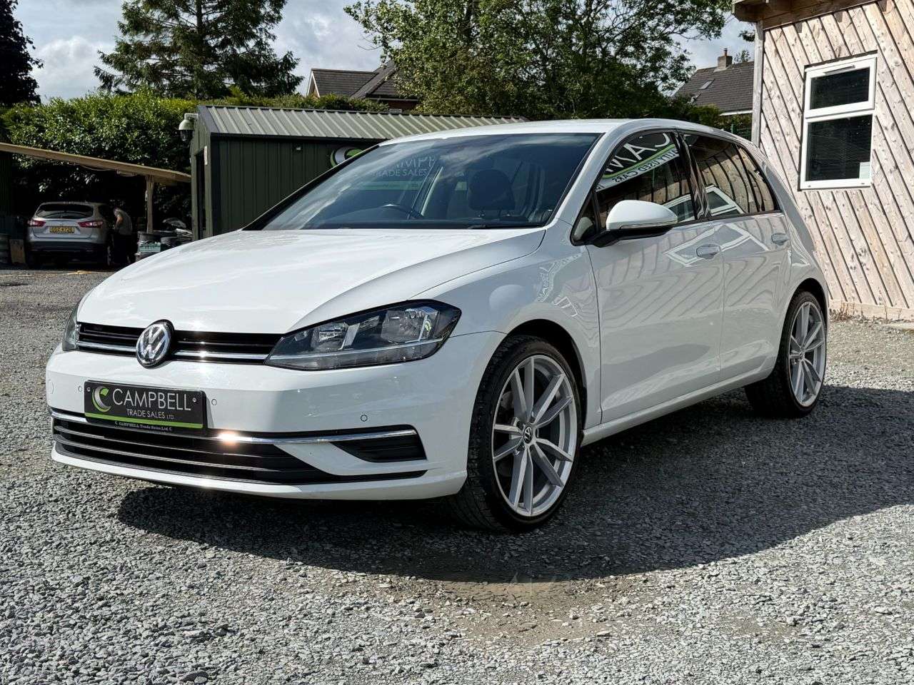 A 2017 VOLKSWAGEN GOLF 1.6 TDI SE Nav Hatchback 5dr Diesel DSG Euro 6 (s/s) (115 ps) A 2017 VOLKSWAGEN GOLF 1.6 TDI SE Nav Hatchback 5dr Diesel DSG Euro 6 (s/s) (115 ps)
