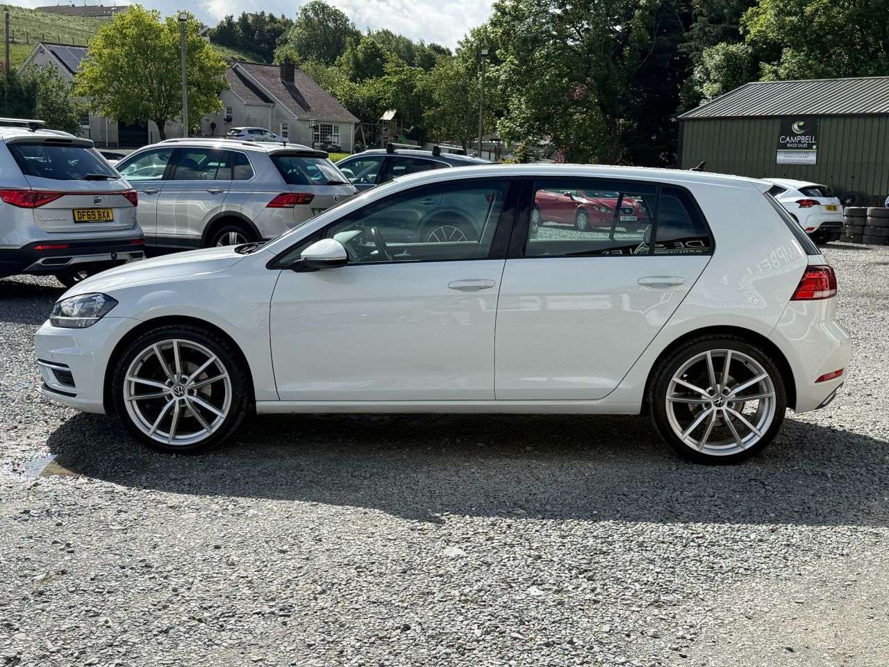 A 2017 VOLKSWAGEN GOLF 1.6 TDI SE Nav Hatchback 5dr Diesel DSG Euro 6 (s/s) (115 ps) A 2017 VOLKSWAGEN GOLF 1.6 TDI SE Nav Hatchback 5dr Diesel DSG Euro 6 (s/s) (115 ps)