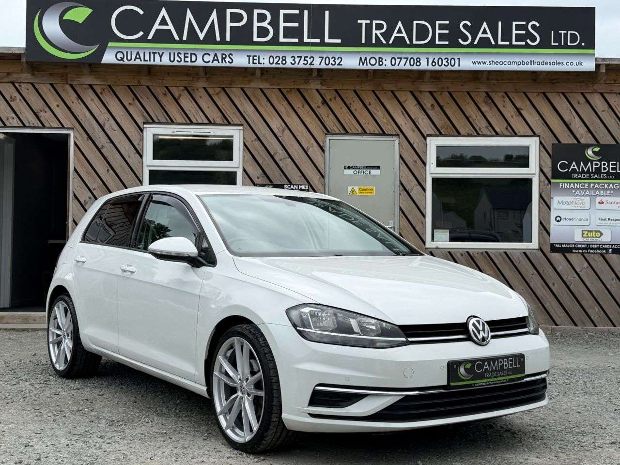A 2017 VOLKSWAGEN GOLF 1.6 TDI SE Nav Hatchback 5dr Diesel DSG Euro 6 (s/s) (115 ps) A 2017 VOLKSWAGEN GOLF 1.6 TDI SE Nav Hatchback 5dr Diesel DSG Euro 6 (s/s) (115 ps)