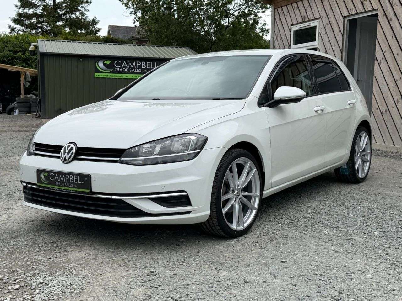 A 2017 VOLKSWAGEN GOLF 1.6 TDI SE Nav Hatchback 5dr Diesel DSG Euro 6 (s/s) (115 ps) A 2017 VOLKSWAGEN GOLF 1.6 TDI SE Nav Hatchback 5dr Diesel DSG Euro 6 (s/s) (115 ps)
