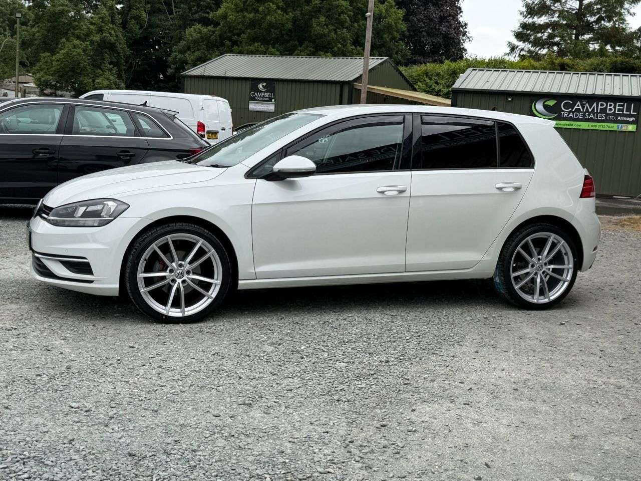 A 2017 VOLKSWAGEN GOLF 1.6 TDI SE Nav Hatchback 5dr Diesel DSG Euro 6 (s/s) (115 ps) A 2017 VOLKSWAGEN GOLF 1.6 TDI SE Nav Hatchback 5dr Diesel DSG Euro 6 (s/s) (115 ps)