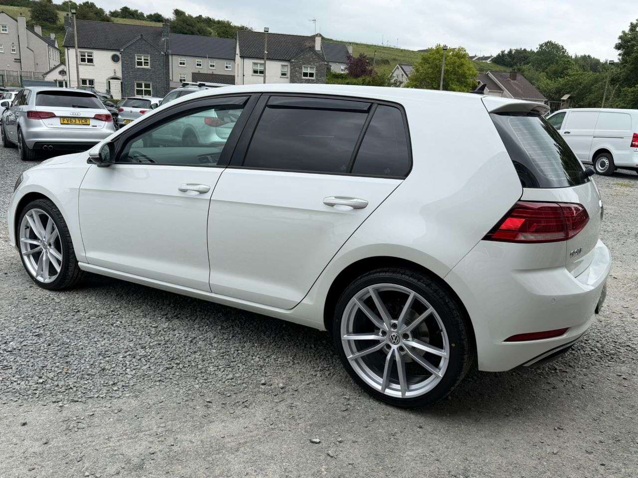 A 2017 VOLKSWAGEN GOLF 1.6 TDI SE Nav Hatchback 5dr Diesel DSG Euro 6 (s/s) (115 ps) A 2017 VOLKSWAGEN GOLF 1.6 TDI SE Nav Hatchback 5dr Diesel DSG Euro 6 (s/s) (115 ps)