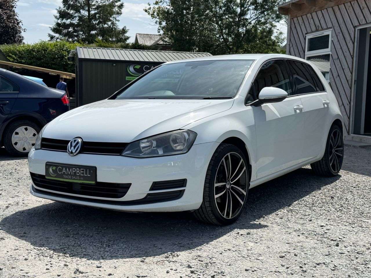 A 2014 VOLKSWAGEN GOLF 2.0 TDI BlueMotion Tech SE Hatchback 5dr Diesel Manual Euro 5 (s/s) (150 ps A 2014 VOLKSWAGEN GOLF 2.0 TDI BlueMotion Tech SE Hatchback 5dr Diesel Manual Euro 5 (s/s) (150 ps