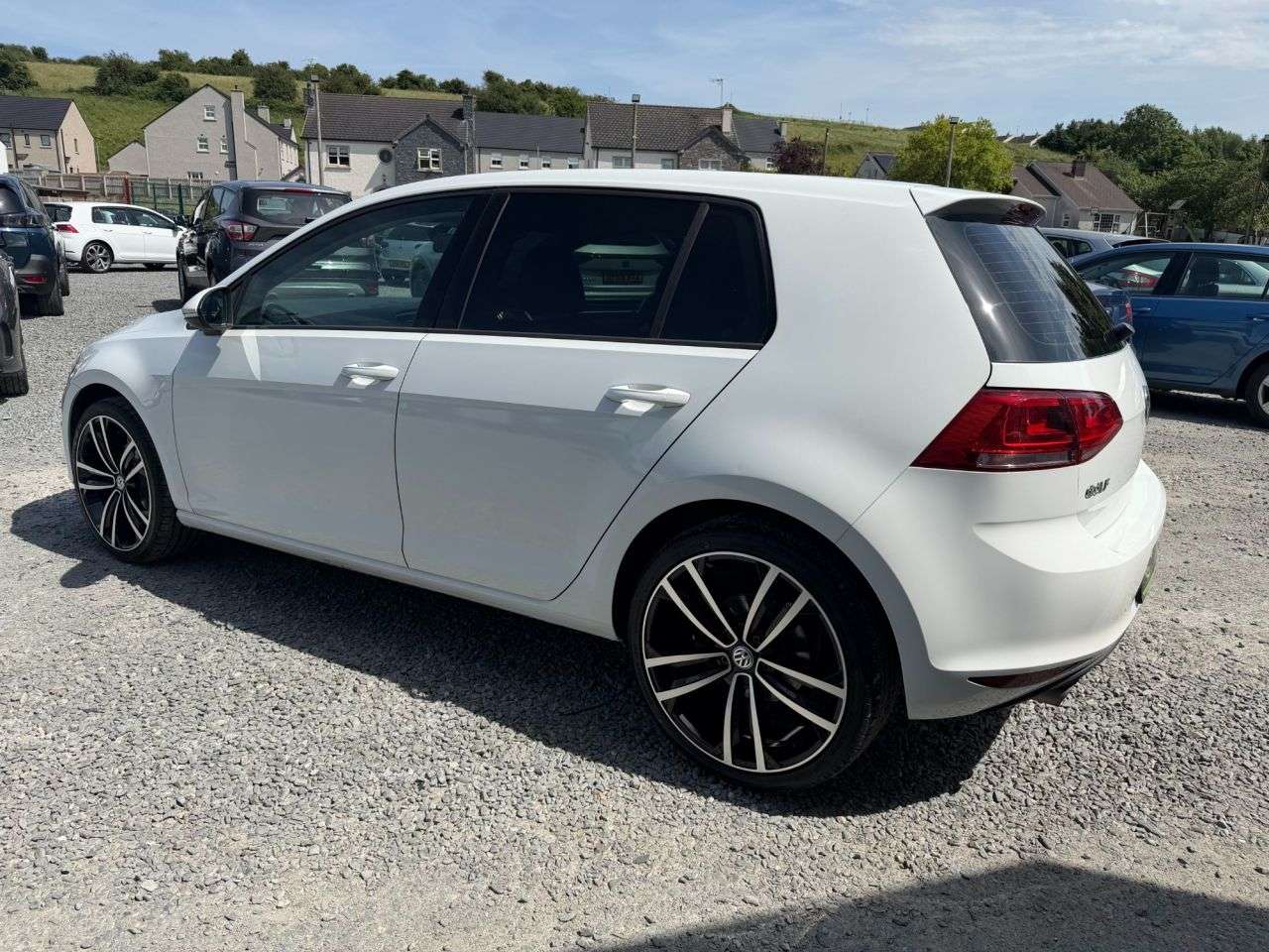A 2014 VOLKSWAGEN GOLF 2.0 TDI BlueMotion Tech SE Hatchback 5dr Diesel Manual Euro 5 (s/s) (150 ps A 2014 VOLKSWAGEN GOLF 2.0 TDI BlueMotion Tech SE Hatchback 5dr Diesel Manual Euro 5 (s/s) (150 ps