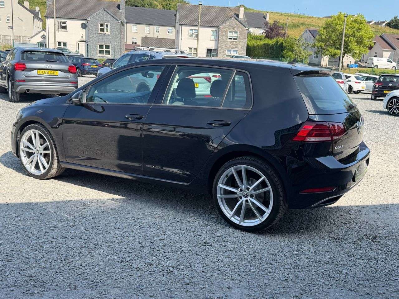 A 2018 VOLKSWAGEN GOLF 1.6 TDI SE Nav Hatchback 5dr Diesel DSG Euro 6 (s/s) (115 ps) A 2018 VOLKSWAGEN GOLF 1.6 TDI SE Nav Hatchback 5dr Diesel DSG Euro 6 (s/s) (115 ps)