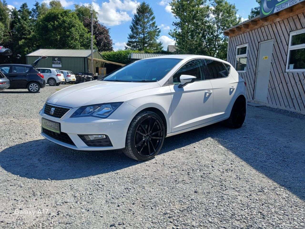 A 2017 SEAT LEON 1.6 TDI SE Dynamic Technology Hatchback 5dr Diesel DSG Euro 6 (s/s) (115 ps A 2017 SEAT LEON 1.6 TDI SE Dynamic Technology Hatchback 5dr Diesel DSG Euro 6 (s/s) (115 ps