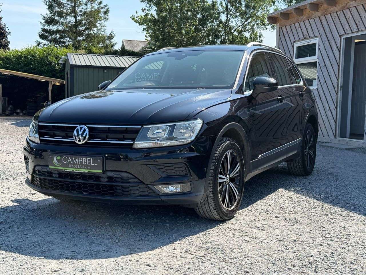 A 2017 VOLKSWAGEN TIGUAN 2.0 TDI SE Navigation SUV 5dr Diesel Manual 4Motion Euro 6 (s/s) (150 ps) A 2017 VOLKSWAGEN TIGUAN 2.0 TDI SE Navigation SUV 5dr Diesel Manual 4Motion Euro 6 (s/s) (150 ps)