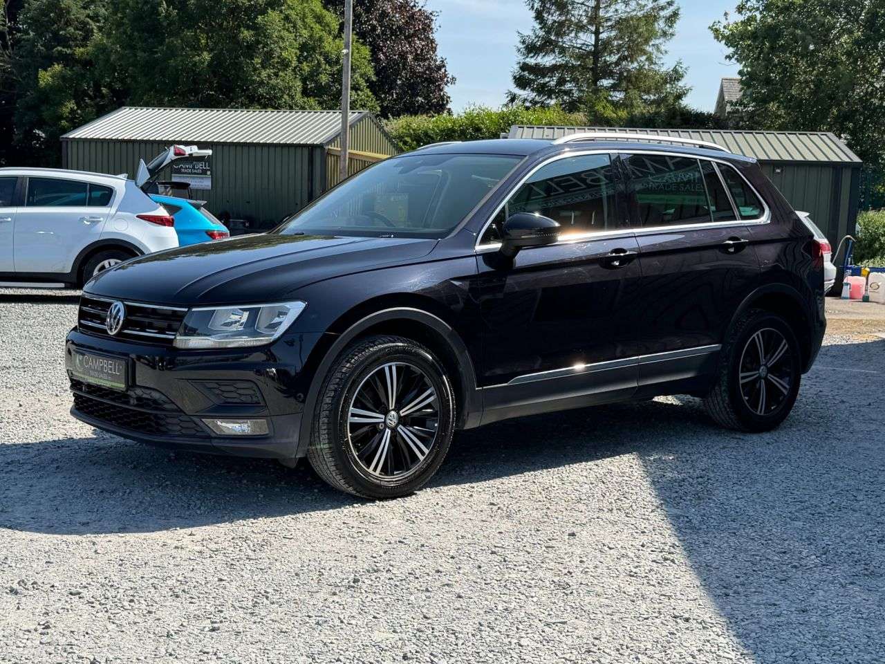 A 2017 VOLKSWAGEN TIGUAN 2.0 TDI SE Navigation SUV 5dr Diesel Manual 4Motion Euro 6 (s/s) (150 ps) A 2017 VOLKSWAGEN TIGUAN 2.0 TDI SE Navigation SUV 5dr Diesel Manual 4Motion Euro 6 (s/s) (150 ps)