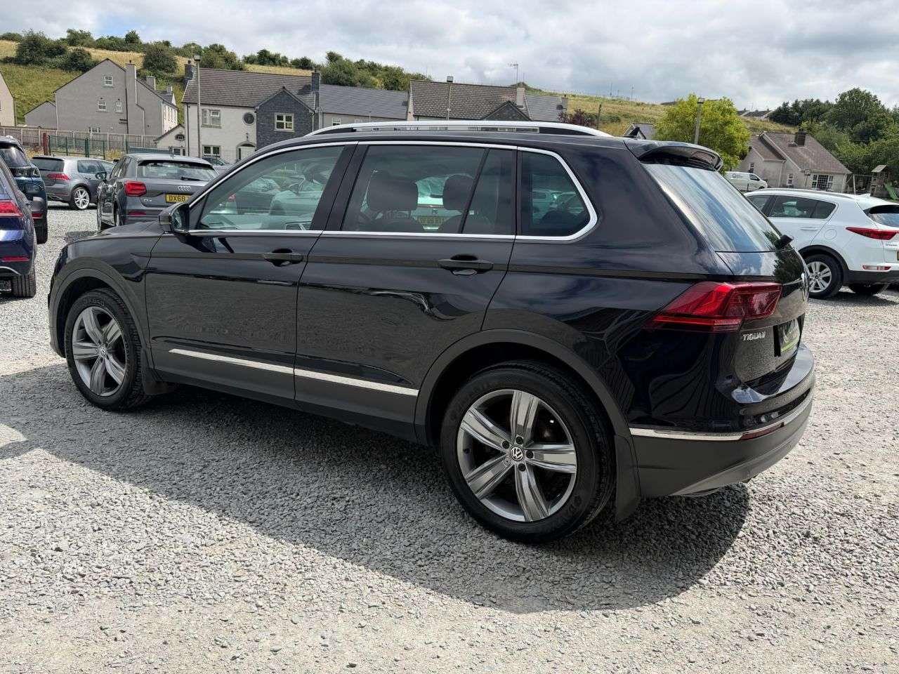 A 2018 VOLKSWAGEN TIGUAN 2.0 TDI SEL SUV 5dr Diesel Manual 4Motion Euro 6 (s/s) (150 ps) A 2018 VOLKSWAGEN TIGUAN 2.0 TDI SEL SUV 5dr Diesel Manual 4Motion Euro 6 (s/s) (150 ps)