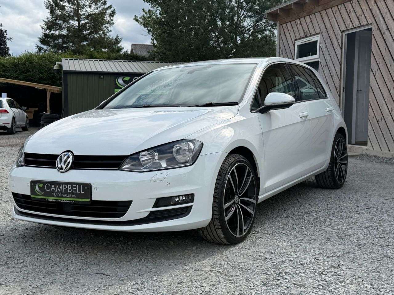 A 2016 VOLKSWAGEN GOLF 1.6 TDI BlueMotion Tech Match Edition Hatchback 5dr Diesel DSG Euro 6 (s/s) A 2016 VOLKSWAGEN GOLF 1.6 TDI BlueMotion Tech Match Edition Hatchback 5dr Diesel DSG Euro 6 (s/s)