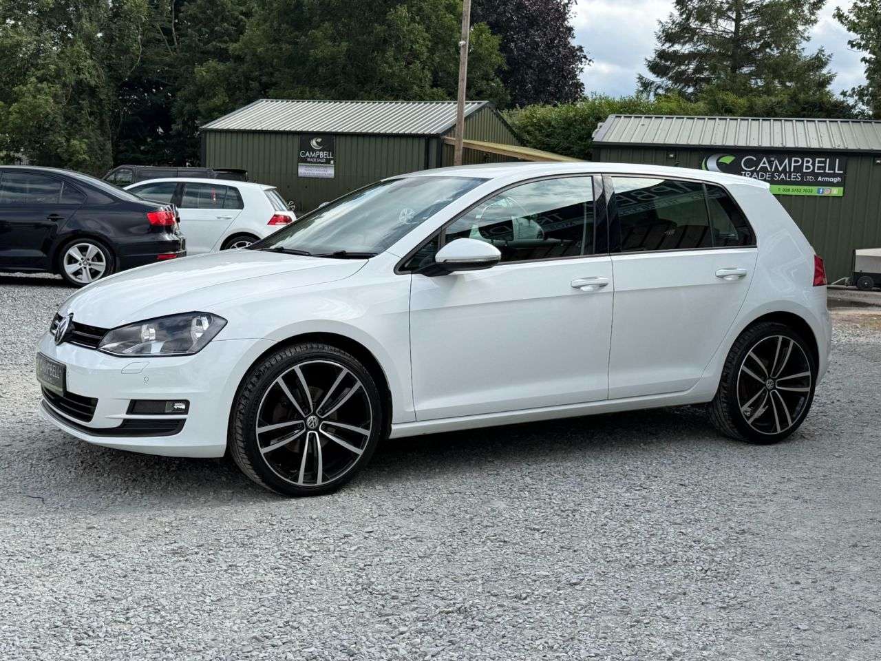 A 2016 VOLKSWAGEN GOLF 1.6 TDI BlueMotion Tech Match Edition Hatchback 5dr Diesel DSG Euro 6 (s/s) A 2016 VOLKSWAGEN GOLF 1.6 TDI BlueMotion Tech Match Edition Hatchback 5dr Diesel DSG Euro 6 (s/s)