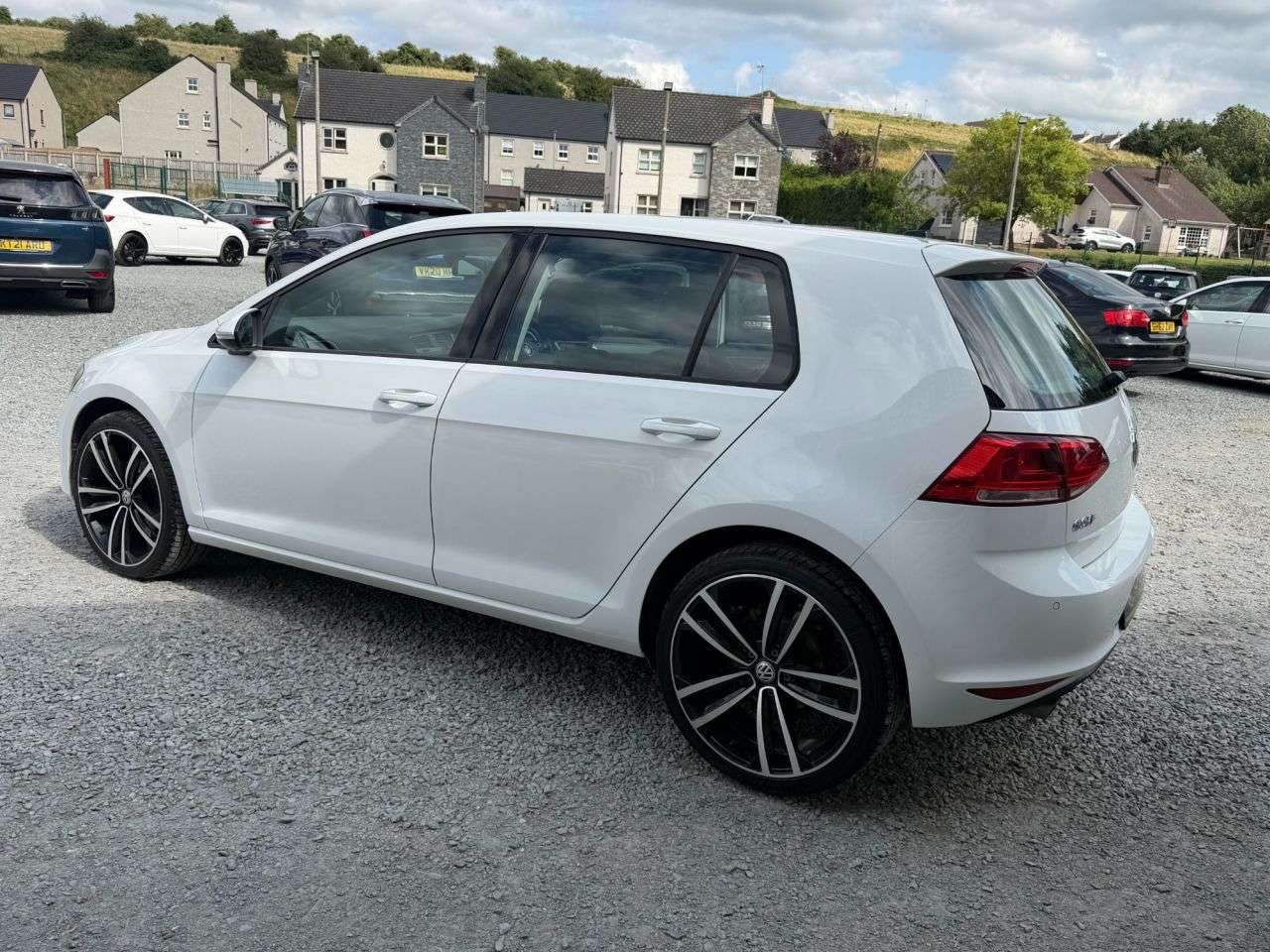 A 2016 VOLKSWAGEN GOLF 1.6 TDI BlueMotion Tech Match Edition Hatchback 5dr Diesel DSG Euro 6 (s/s) A 2016 VOLKSWAGEN GOLF 1.6 TDI BlueMotion Tech Match Edition Hatchback 5dr Diesel DSG Euro 6 (s/s)