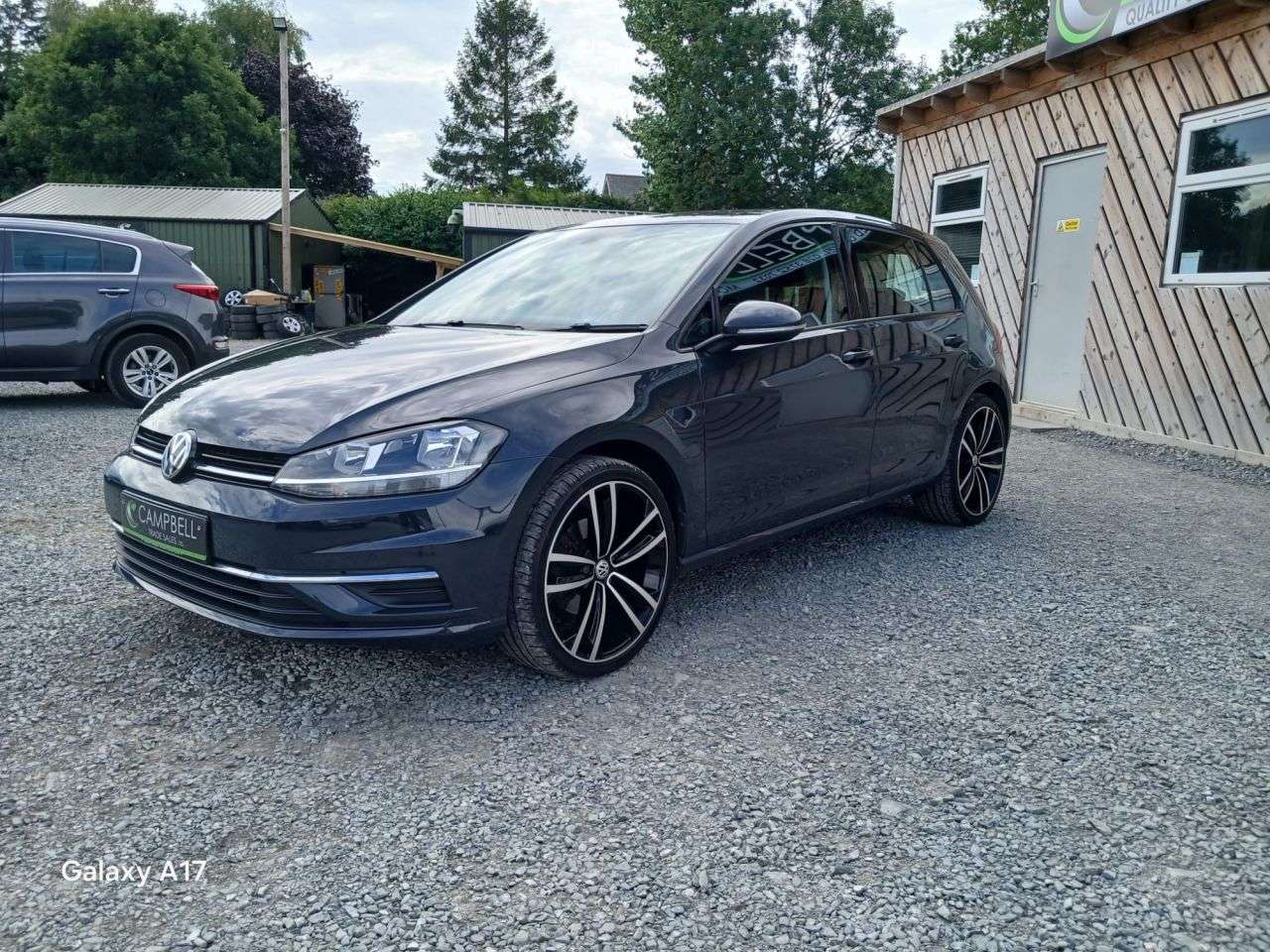 A 2017 VOLKSWAGEN GOLF 1.6 TDI SE Nav Hatchback 5dr Diesel DSG Euro 6 (s/s) (115 ps) A 2017 VOLKSWAGEN GOLF 1.6 TDI SE Nav Hatchback 5dr Diesel DSG Euro 6 (s/s) (115 ps)