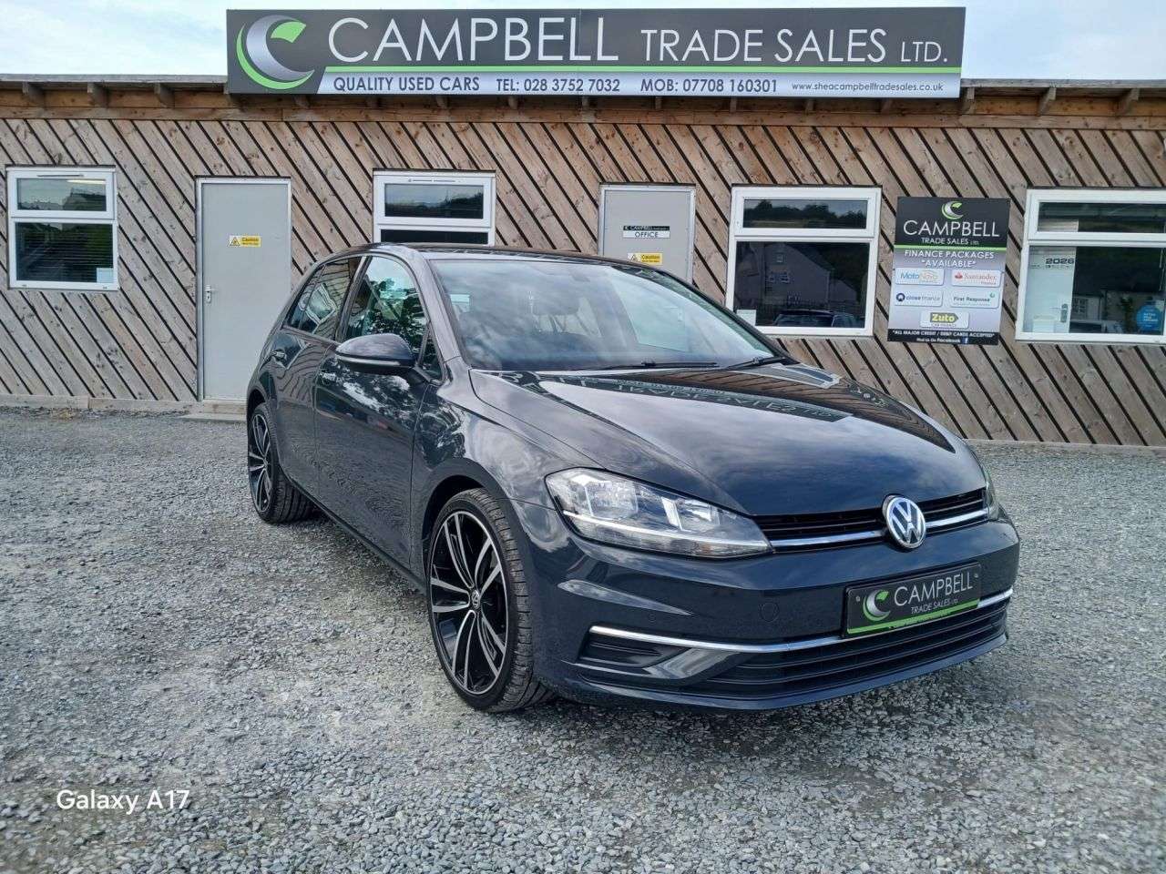 A 2017 VOLKSWAGEN GOLF 1.6 TDI SE Nav Hatchback 5dr Diesel DSG Euro 6 (s/s) (115 ps) A 2017 VOLKSWAGEN GOLF 1.6 TDI SE Nav Hatchback 5dr Diesel DSG Euro 6 (s/s) (115 ps)
