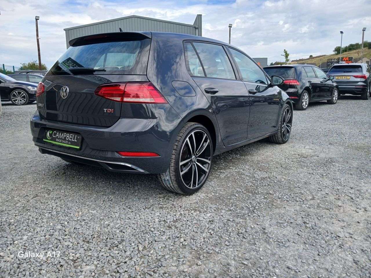 A 2017 VOLKSWAGEN GOLF 1.6 TDI SE Nav Hatchback 5dr Diesel DSG Euro 6 (s/s) (115 ps) A 2017 VOLKSWAGEN GOLF 1.6 TDI SE Nav Hatchback 5dr Diesel DSG Euro 6 (s/s) (115 ps)