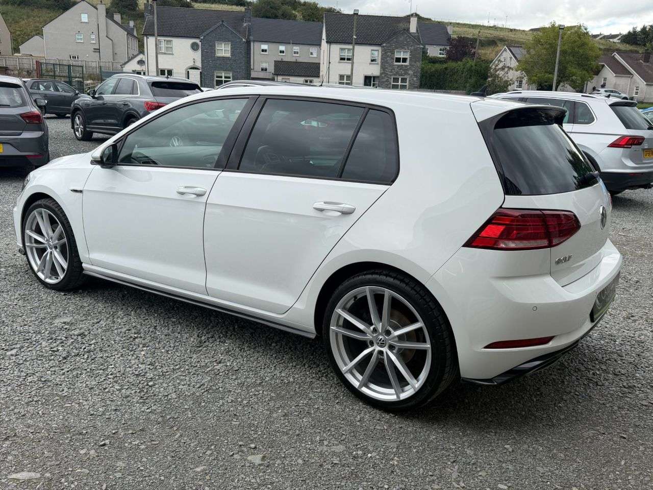 A 2020 VOLKSWAGEN GOLF 1.6 TDI R-Line Edition Hatchback 5dr Diesel Manual Euro 6 (s/s) (115 ps) A 2020 VOLKSWAGEN GOLF 1.6 TDI R-Line Edition Hatchback 5dr Diesel Manual Euro 6 (s/s) (115 ps)
