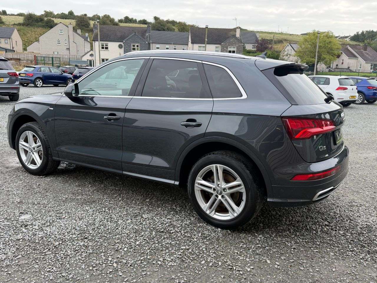 A 2019 AUDI Q5 2.0 TDI 40 S line SUV 5dr Diesel S Tronic quattro Euro 6 (s/s) (190 ps) A 2019 AUDI Q5 2.0 TDI 40 S line SUV 5dr Diesel S Tronic quattro Euro 6 (s/s) (190 ps)