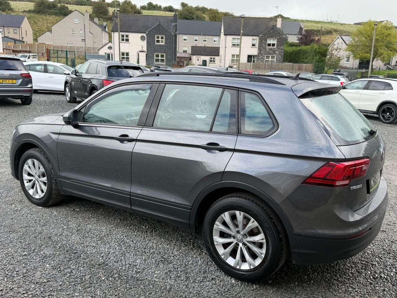 A 2017 VOLKSWAGEN TIGUAN 2.0 TDI S SUV 5dr Diesel Manual Euro 6 (s/s) (115 ps) A 2017 VOLKSWAGEN TIGUAN 2.0 TDI S SUV 5dr Diesel Manual Euro 6 (s/s) (115 ps)