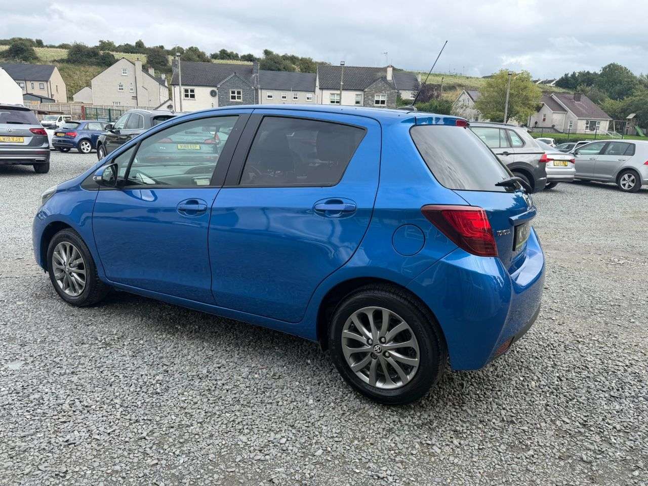 A 2017 TOYOTA YARIS 1.33 Dual VVT-i Icon Hatchback 5dr Petrol Multidrive S Euro 6 (99 ps) A 2017 TOYOTA YARIS 1.33 Dual VVT-i Icon Hatchback 5dr Petrol Multidrive S Euro 6 (99 ps)