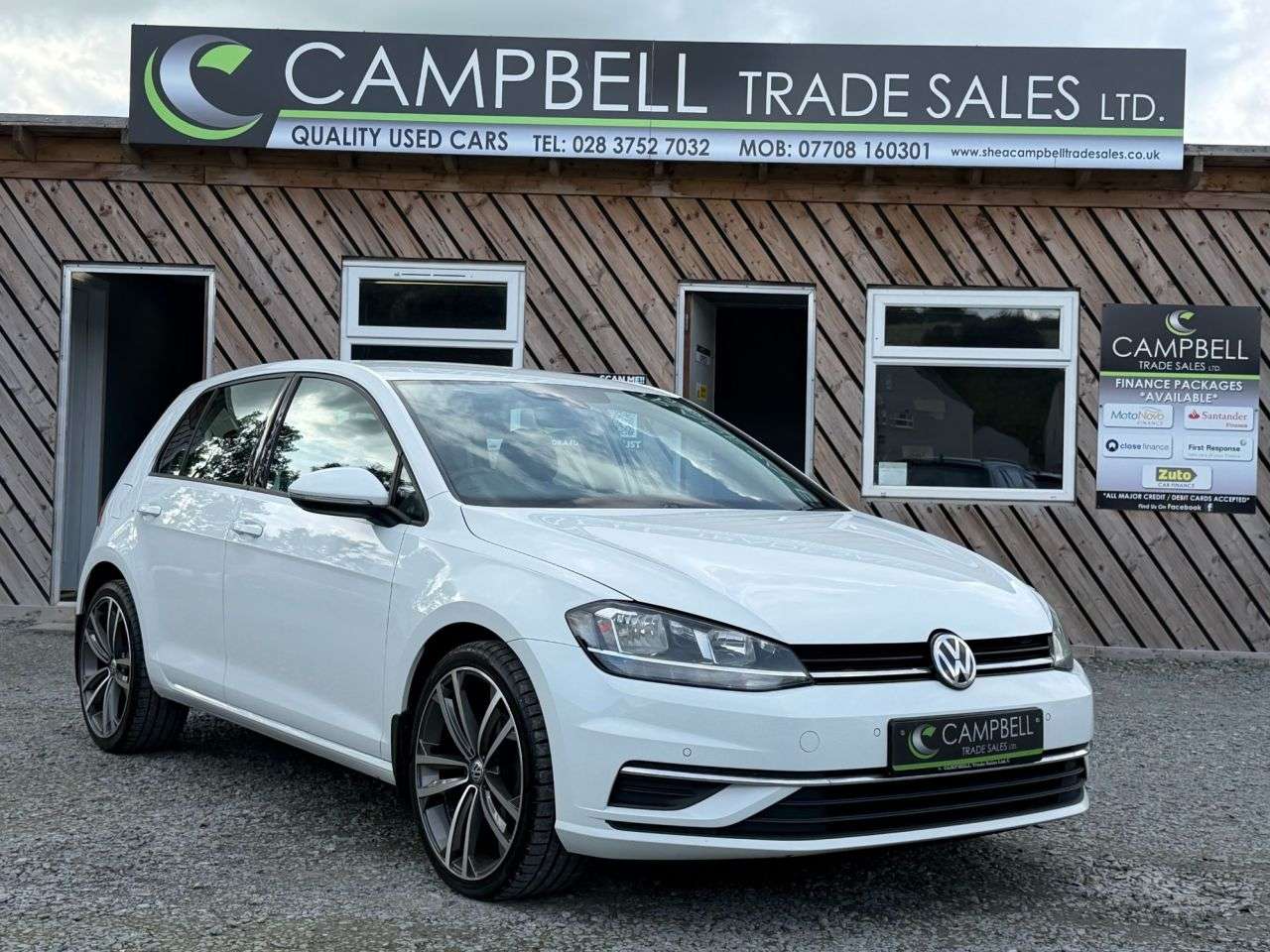 A 2017 VOLKSWAGEN GOLF 1.6 TDI BlueMotion Tech SE Nav Hatchback 5dr Diesel Manual Euro 6 (s/s) (11 A 2017 VOLKSWAGEN GOLF 1.6 TDI BlueMotion Tech SE Nav Hatchback 5dr Diesel Manual Euro 6 (s/s) (11