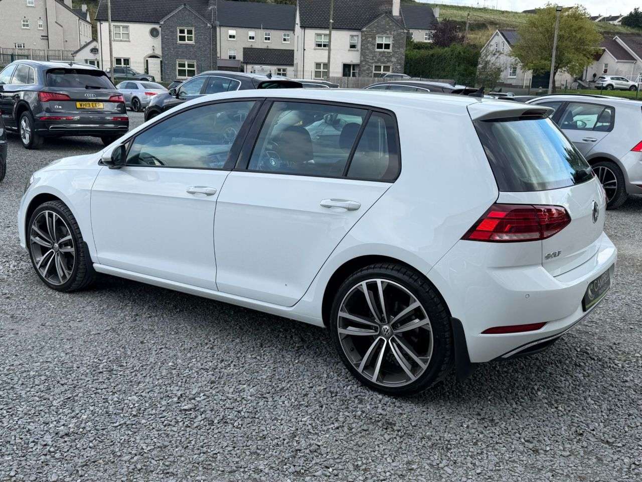 A 2017 VOLKSWAGEN GOLF 1.6 TDI BlueMotion Tech SE Nav Hatchback 5dr Diesel Manual Euro 6 (s/s) (11 A 2017 VOLKSWAGEN GOLF 1.6 TDI BlueMotion Tech SE Nav Hatchback 5dr Diesel Manual Euro 6 (s/s) (11