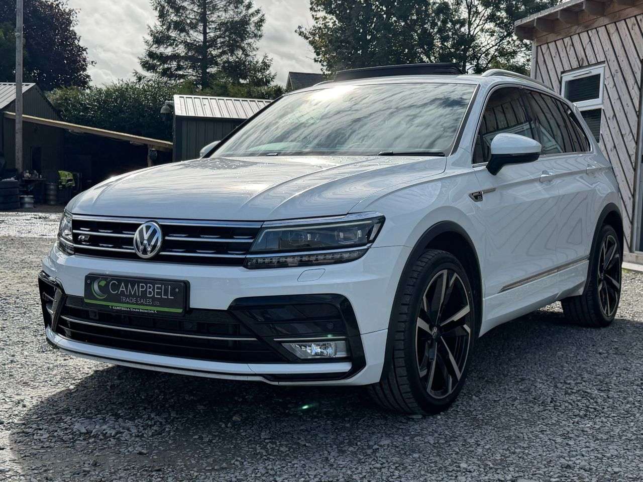A 2017 VOLKSWAGEN TIGUAN 2.0 TDI R-Line SUV 5dr Diesel Manual Euro 6 (s/s) (150 ps) A 2017 VOLKSWAGEN TIGUAN 2.0 TDI R-Line SUV 5dr Diesel Manual Euro 6 (s/s) (150 ps)