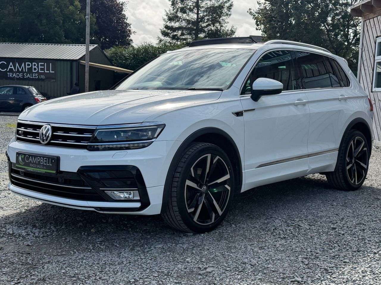 A 2017 VOLKSWAGEN TIGUAN 2.0 TDI R-Line SUV 5dr Diesel Manual Euro 6 (s/s) (150 ps) A 2017 VOLKSWAGEN TIGUAN 2.0 TDI R-Line SUV 5dr Diesel Manual Euro 6 (s/s) (150 ps)