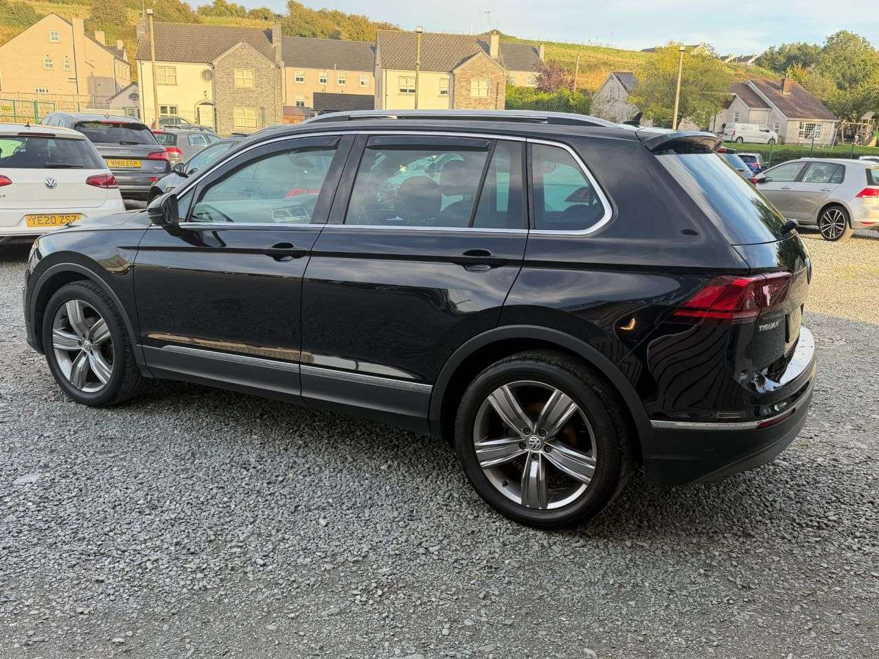 A 2018 VOLKSWAGEN TIGUAN 2.0 TDI SEL SUV 5dr Diesel Manual Euro 6 (s/s) (150 ps) A 2018 VOLKSWAGEN TIGUAN 2.0 TDI SEL SUV 5dr Diesel Manual Euro 6 (s/s) (150 ps)