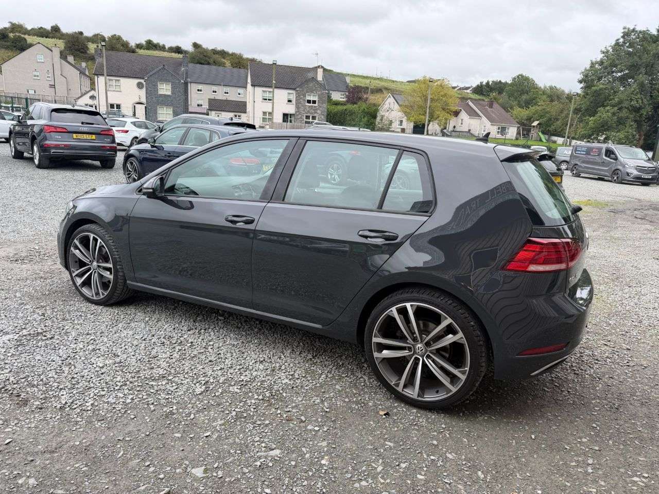 A 2018 VOLKSWAGEN GOLF 2.0 TDI SE Nav Hatchback 5dr Diesel DSG Euro 6 (s/s) (150 ps) A 2018 VOLKSWAGEN GOLF 2.0 TDI SE Nav Hatchback 5dr Diesel DSG Euro 6 (s/s) (150 ps)